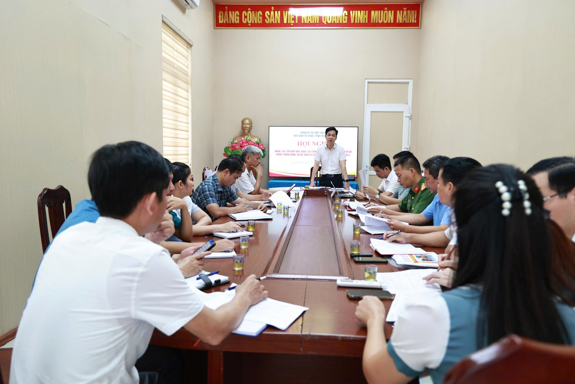 Tiểu ban Tổ chức, phục vụ Đại hội đại biểu Đảng bộ xã Ứng Thiên lần thứ I, nhiệm kỳ 2025 – 2030 nghe 03 Tổ giúp việc báo cáo công tác chuẩn bị- Ảnh 1.