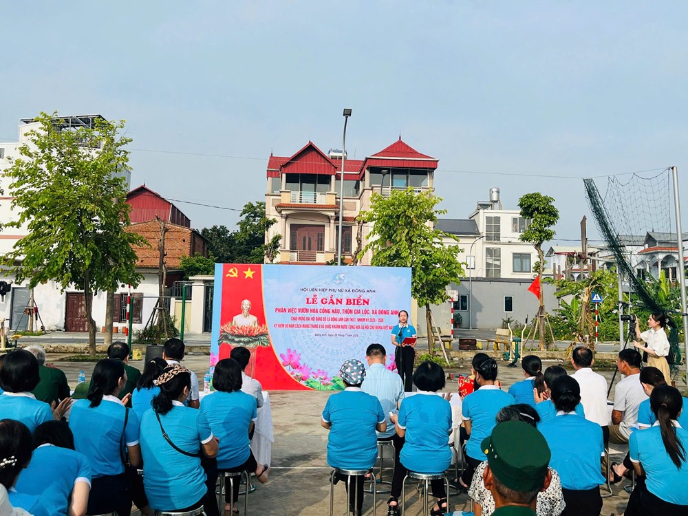 Phụ nữ xã Đông Anh: Gắn biển phần việc chào mừng Đại hội Đảng các cấp nhiệm kỳ 2025-2030- Ảnh 2.