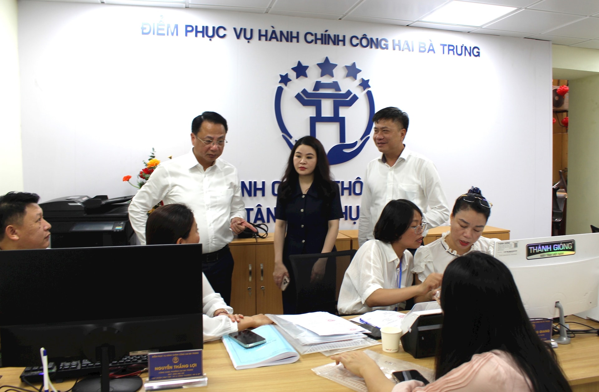 Phường Hai Bà Trưng: Mỗi cán bộ, công chức nỗ lực vì sự hài lòng của người dân- Ảnh 1.