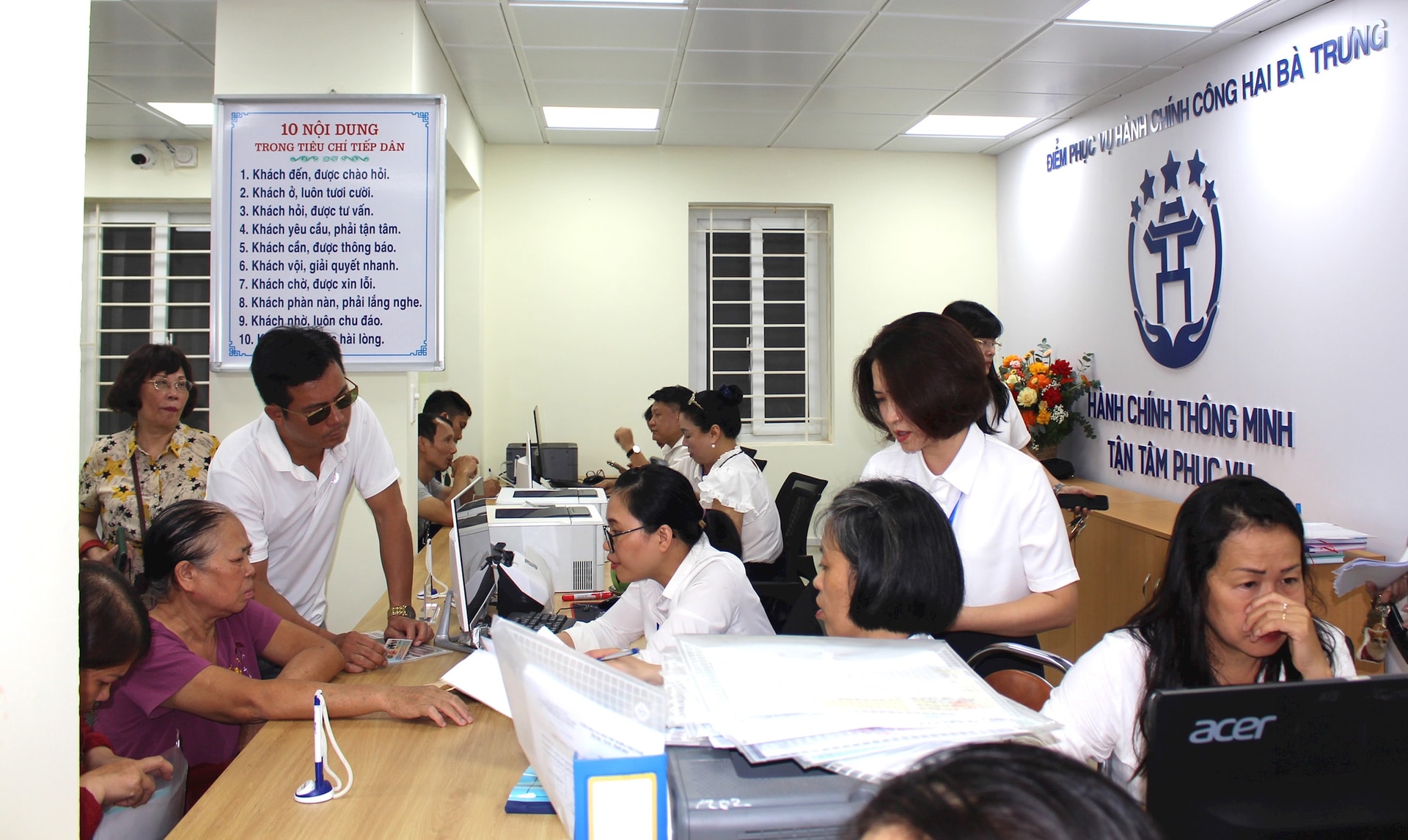 Phường Hai Bà Trưng: Mỗi cán bộ, công chức nỗ lực vì sự hài lòng của người dân- Ảnh 4.