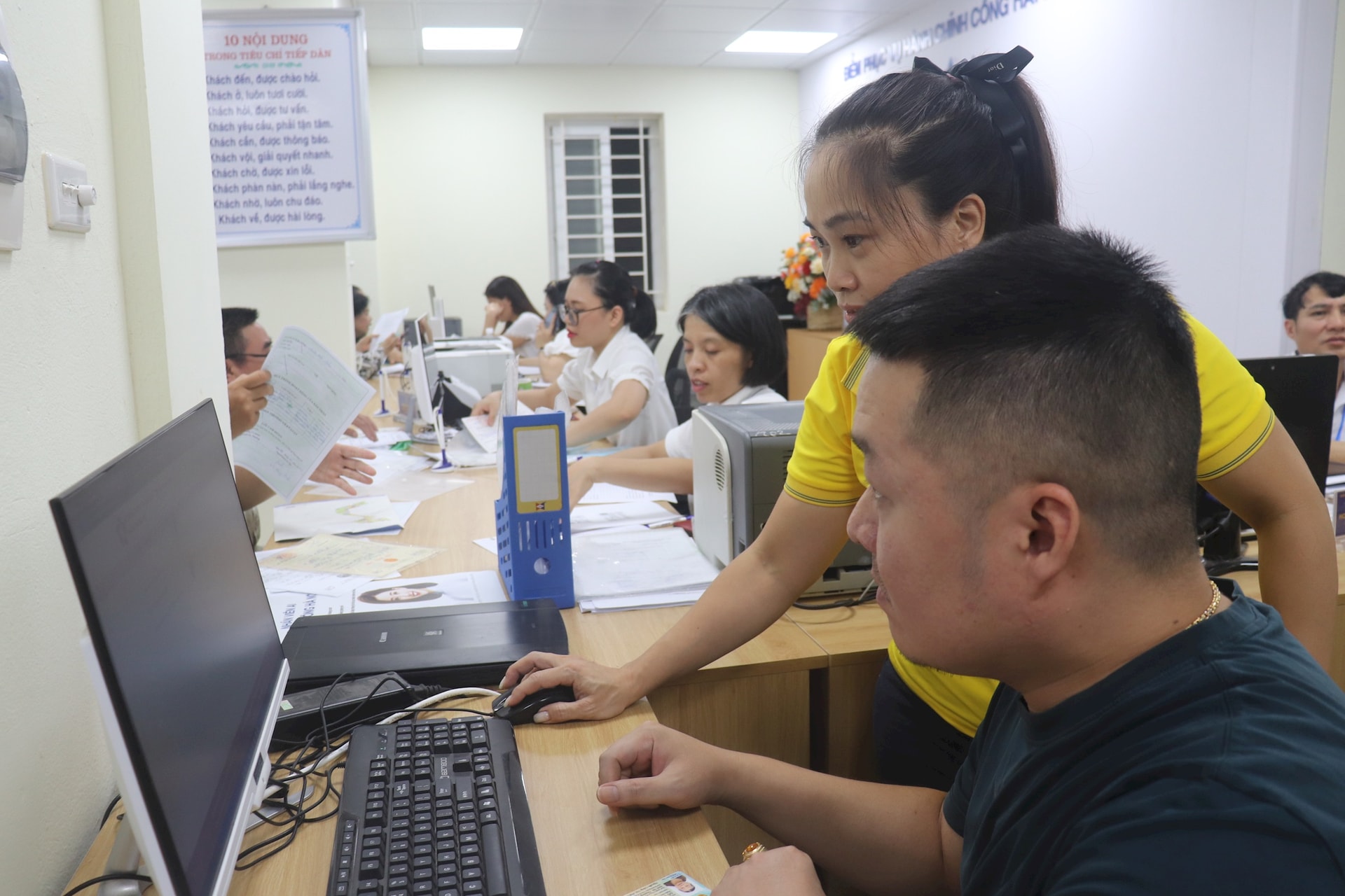 Phường Hai Bà Trưng: Mỗi cán bộ, công chức nỗ lực vì sự hài lòng của người dân- Ảnh 3.
