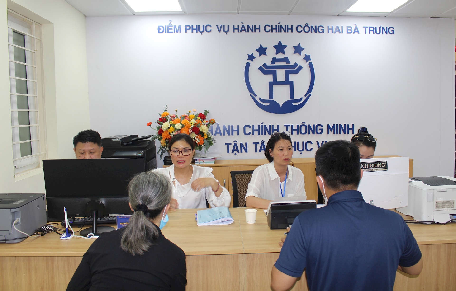 Phường Hai Bà Trưng: Mỗi cán bộ, công chức nỗ lực vì sự hài lòng của người dân- Ảnh 2.