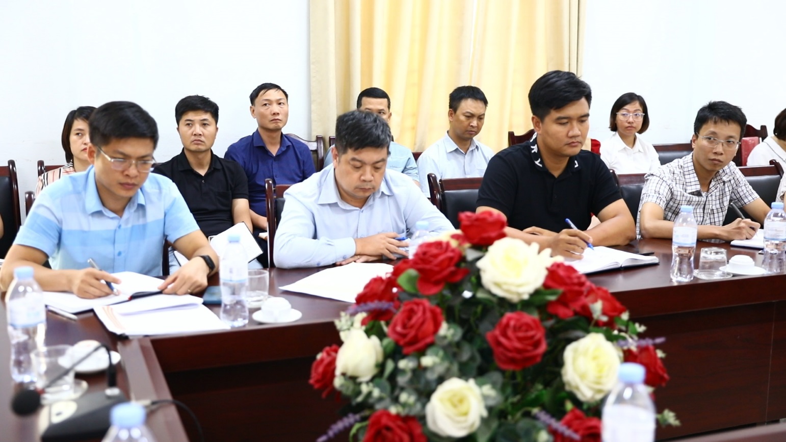 Chủ tịch UBND xã Sơn Đồng làm việc với Phòng kinh tế xã về triển khai thực hiện nhiệm vụ sau sắp xếp- Ảnh 3.