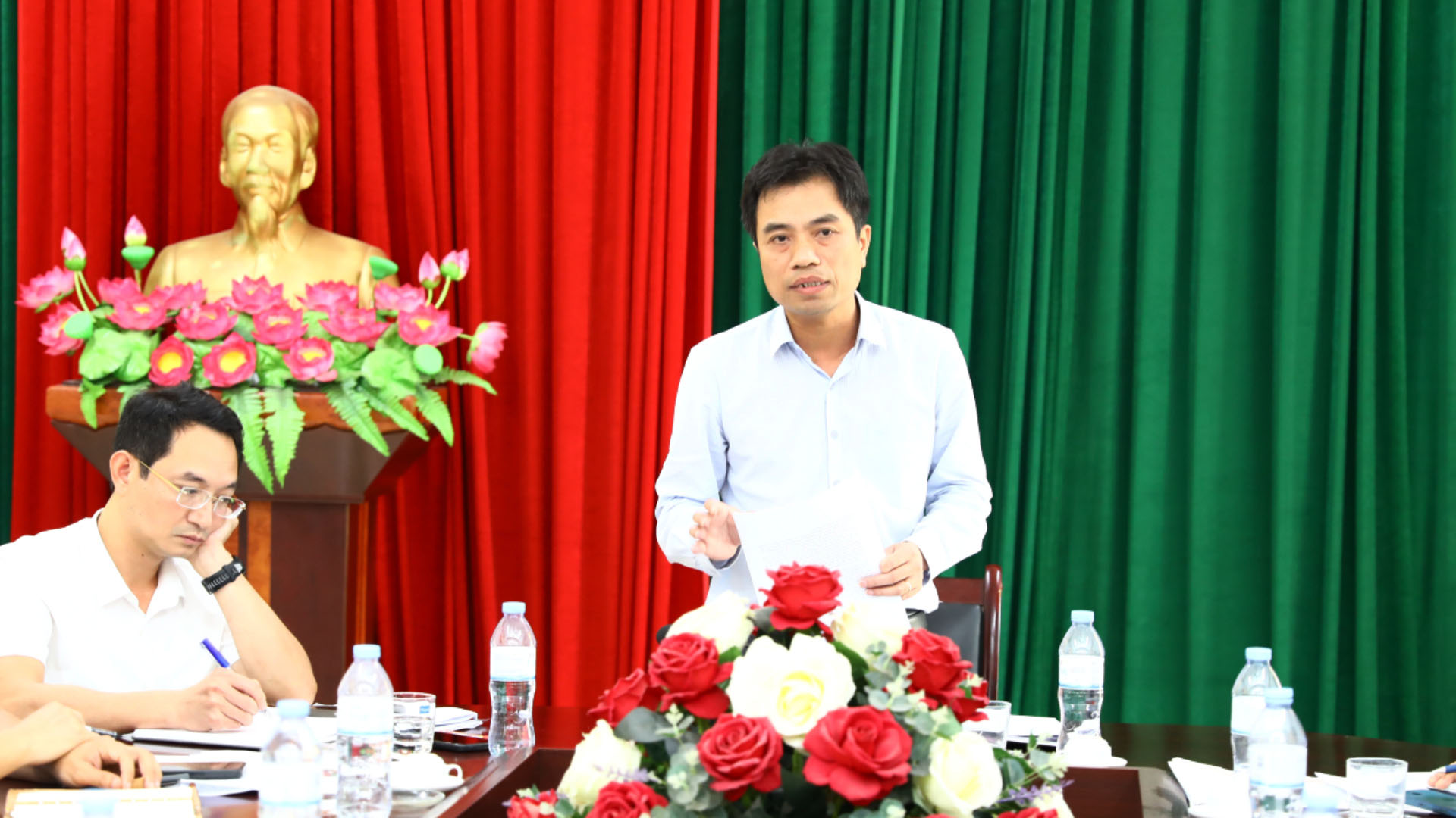 Chủ tịch UBND xã Sơn Đồng làm việc với Phòng kinh tế xã về triển khai thực hiện nhiệm vụ sau sắp xếp- Ảnh 4.
