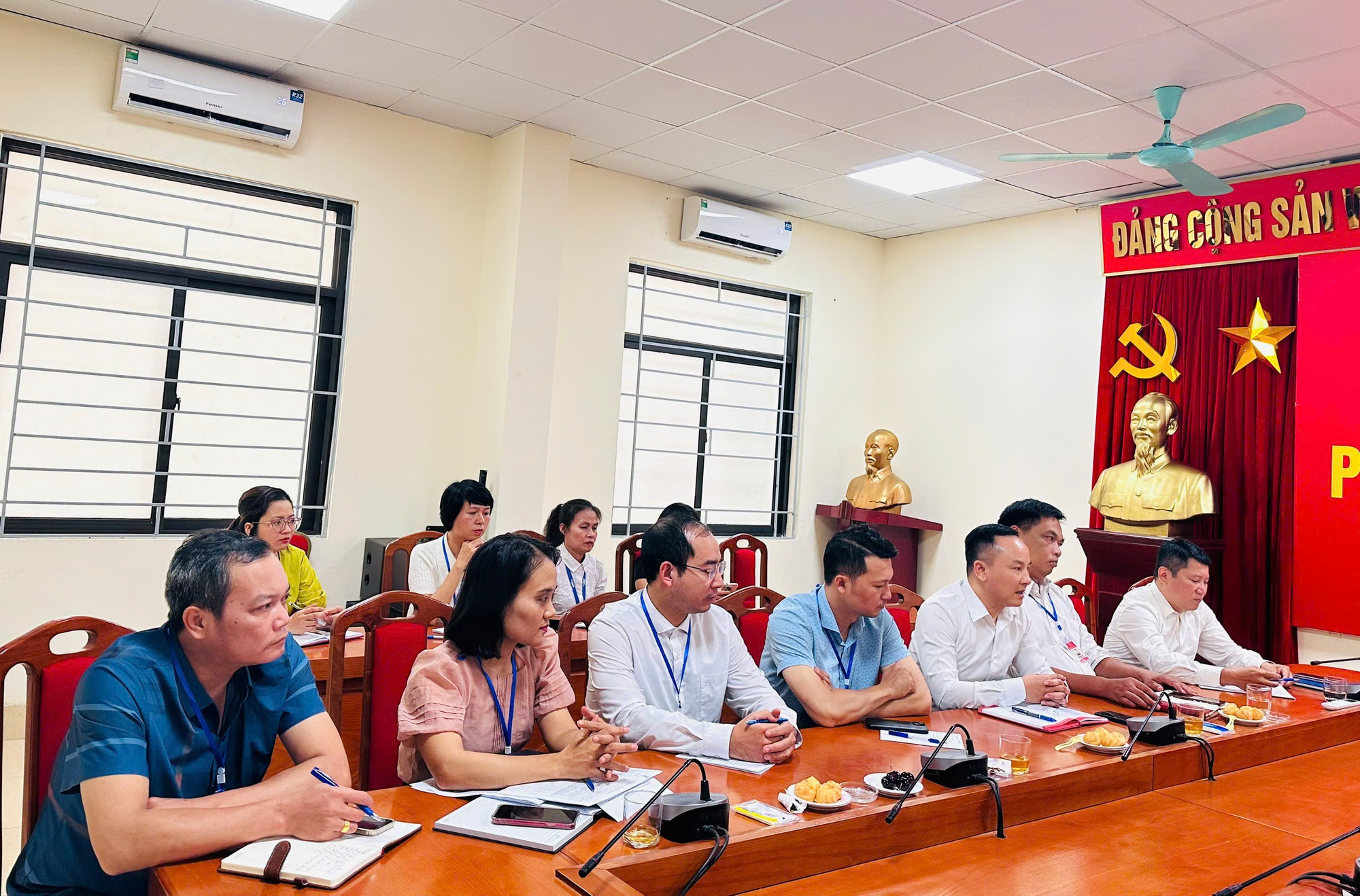 CHỦ TỊCH UBND PHƯỜNG CHỦ TRÌ HỌP GIAO BAN TRIỂN KHAI NHIỆM VỤ TRỌNG TÂM 6 THÁNG CUỐI NĂM 2025 VỚI PHÒNG PHÒNG VĂN HÓA - XÃ HỘI- Ảnh 4.