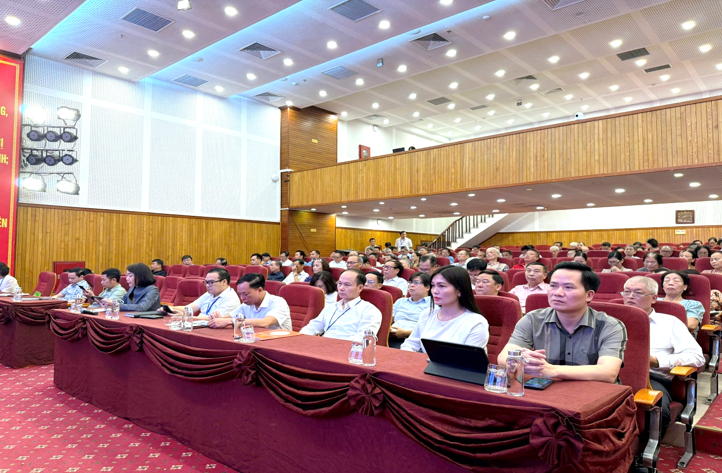Đoàn đại biểu Quốc hội thành phố Hà Nội tiếp xúc với cử tri các xã, phường thuộc đơn vị bầu cử số 2 sau kỳ họp thứ Chín, Quốc hội khóa XV- Ảnh 2.