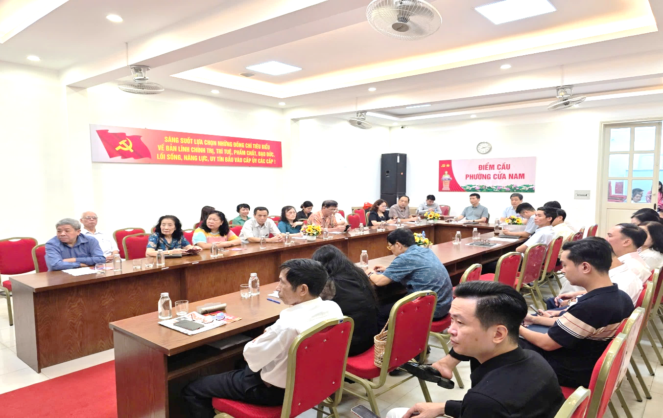 Đoàn đại biểu Quốc hội thành phố Hà Nội tiếp xúc với cử tri các xã, phường thuộc đơn vị bầu cử số 2 sau kỳ họp thứ Chín, Quốc hội khóa XV- Ảnh 3.