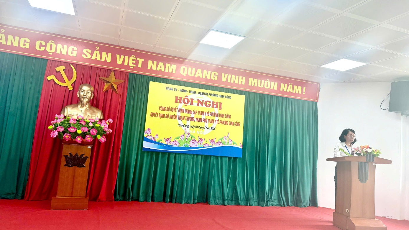 CÔNG BỐ QUYẾT ĐỊNH THÀNH LẬP TRẠM Y TẾ MỚI VÀ CÁC CHỨC DANH LÃNH ĐẠO TRẠM Y TẾ PHƯỜNG ĐỊNH CÔNG- Ảnh 1.