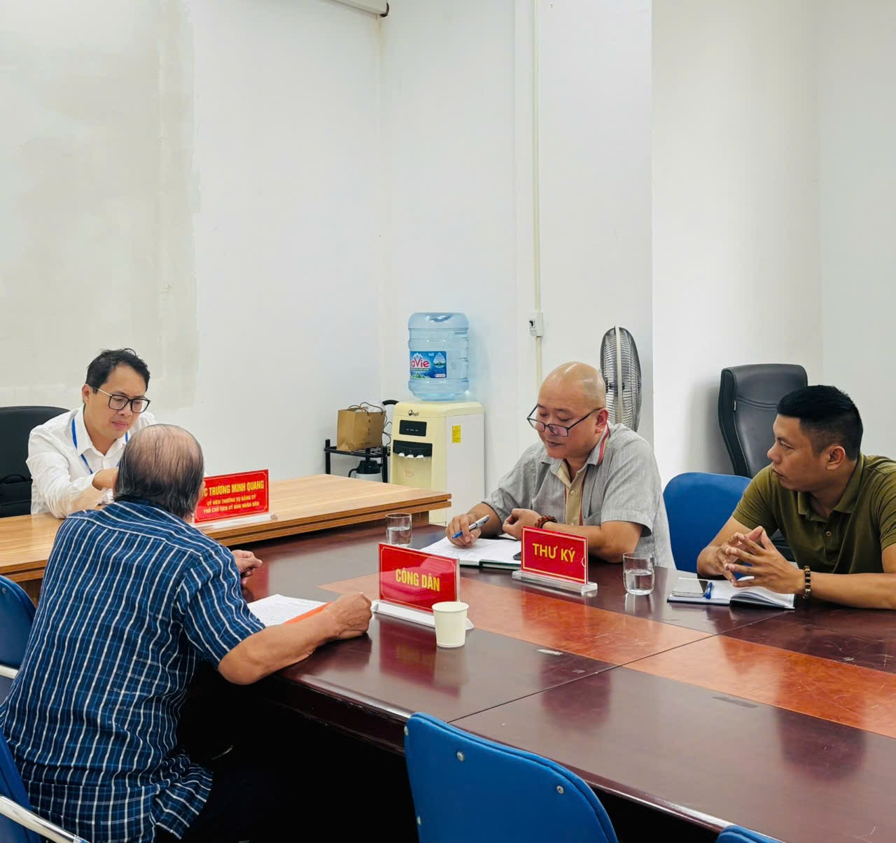 LÃNH ĐẠO UBND PHƯỜNG KIM LIÊN, 
THÀNH PHỐ HÀ NỘI TIẾP CÔNG DÂN ĐỊNH KỲ 
"LẮNG NGHE TỪ NHỮNG ĐIỀU GẦN GŨI NHẤT"- Ảnh 1.