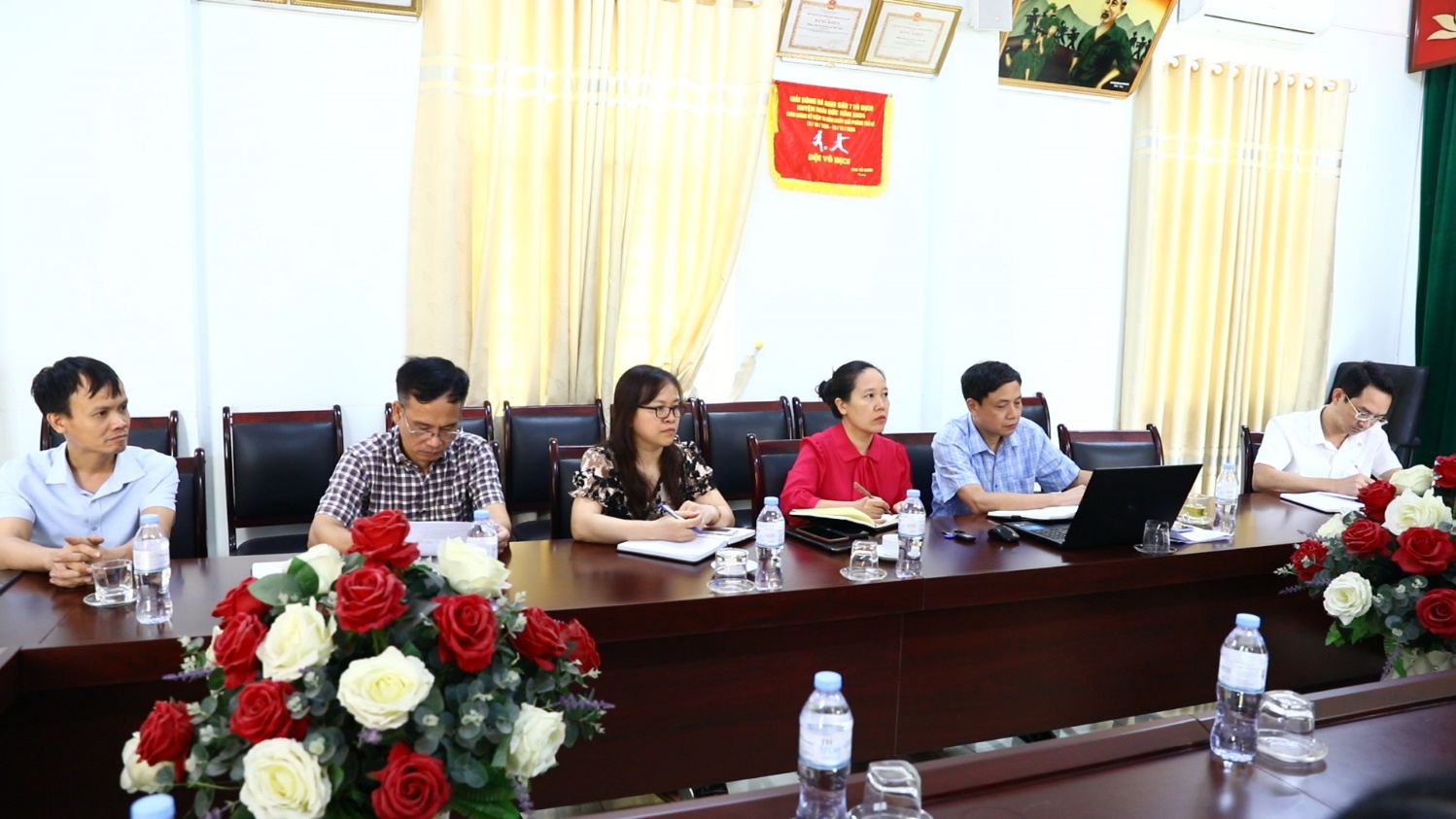 Chủ tịch UBND xã Sơn Đồng làm việc với Trung tâm Văn hóa - Thông tin và Thể thao xã về triển khai thực hiện nhiệm vụ tháng 7- Ảnh 3.