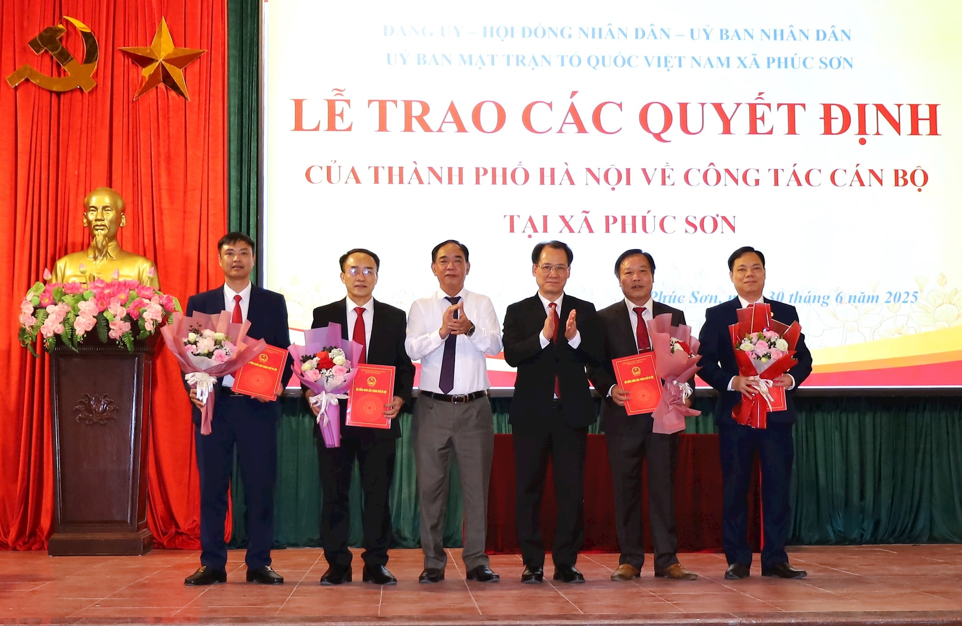 Công bố thành lập Đảng bộ và các chức danh cán bộ xã Phúc Sơn- Ảnh 2.