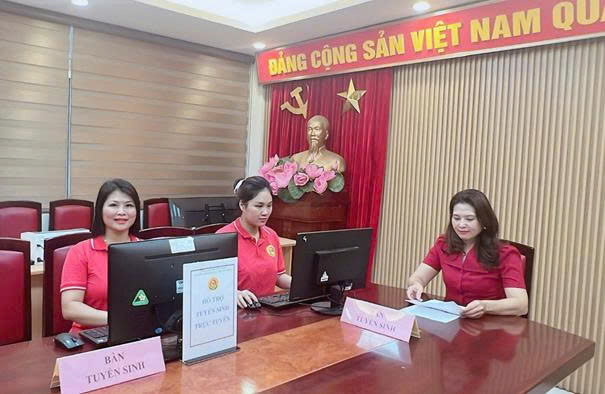 Không khí náo nhiệt trong mùa tuyển sinh trực tuyến cấp học Mầm non năm học 2025 - 2026 tại phường Cửa Nam- Ảnh 5.