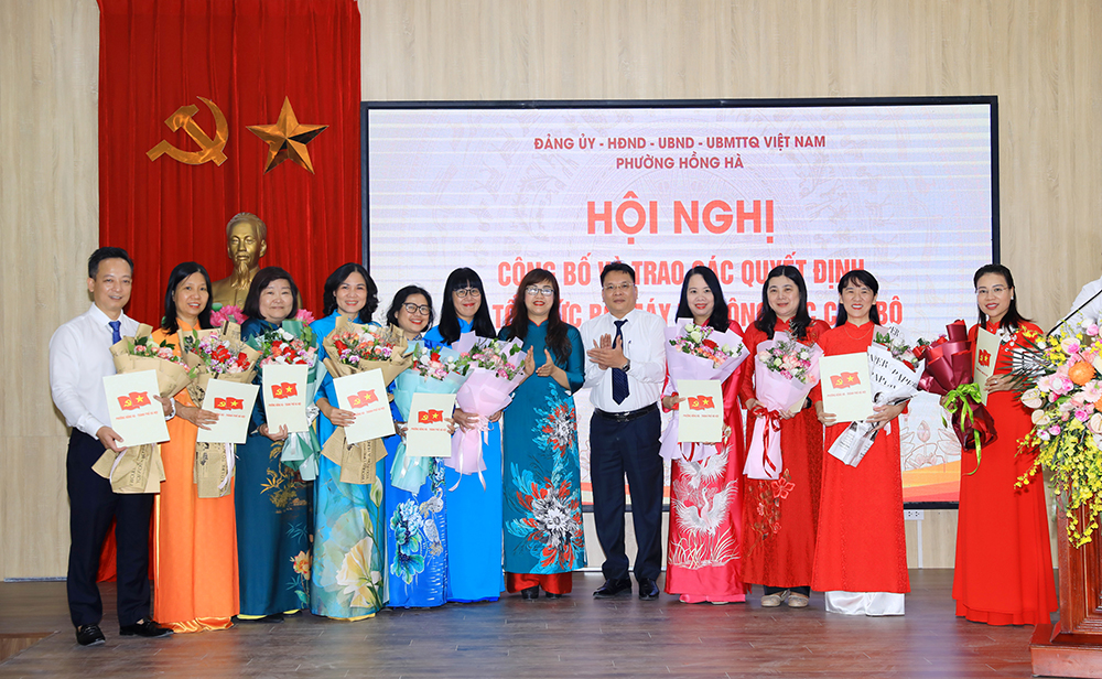 Phường Hồng Hà công bố các quyết định về tổ chức bộ máy và công tác cán bộ- Ảnh 7.
