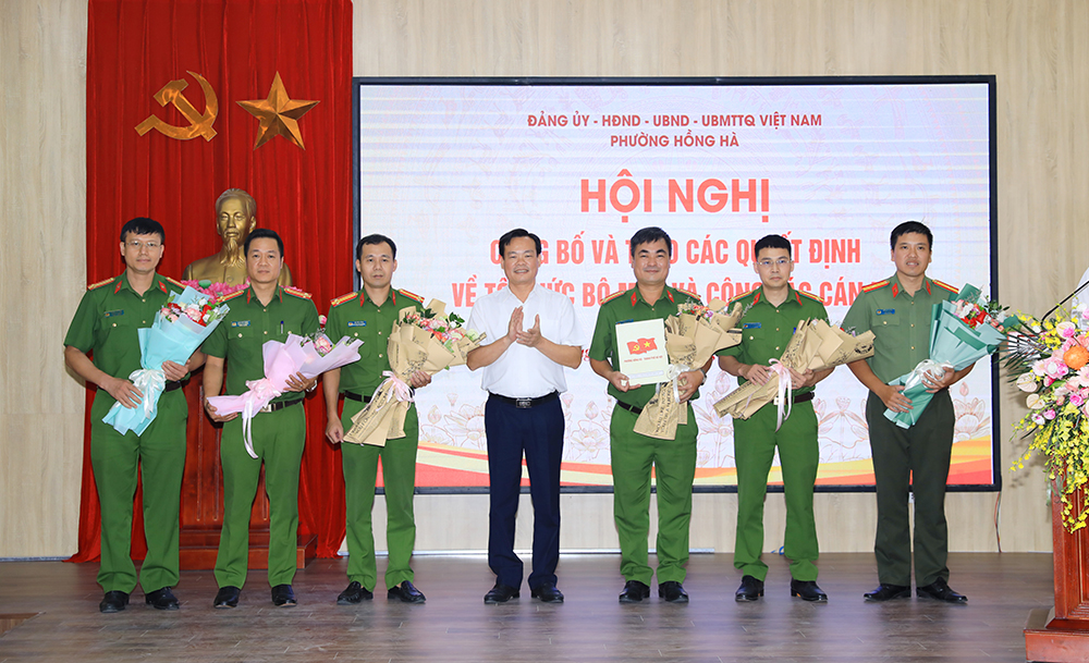 Phường Hồng Hà công bố các quyết định về tổ chức bộ máy và công tác cán bộ- Ảnh 8.