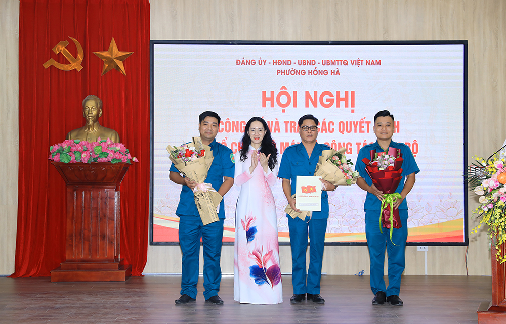 Phường Hồng Hà công bố các quyết định về tổ chức bộ máy và công tác cán bộ- Ảnh 9.