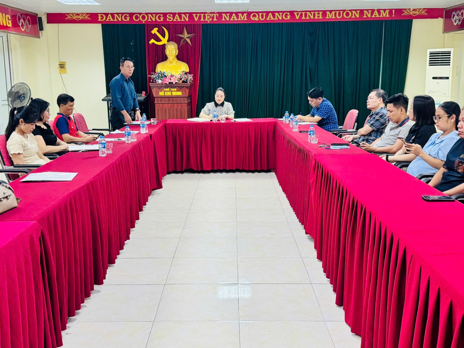 Đồng chí Đồng Thị Nga – Uỷ viên BTV, Phó Chủ tịch UBND xã Hoài Đức làm việc với Trung tâm VH-TT&TT xã Hoài Đức- Ảnh 1.