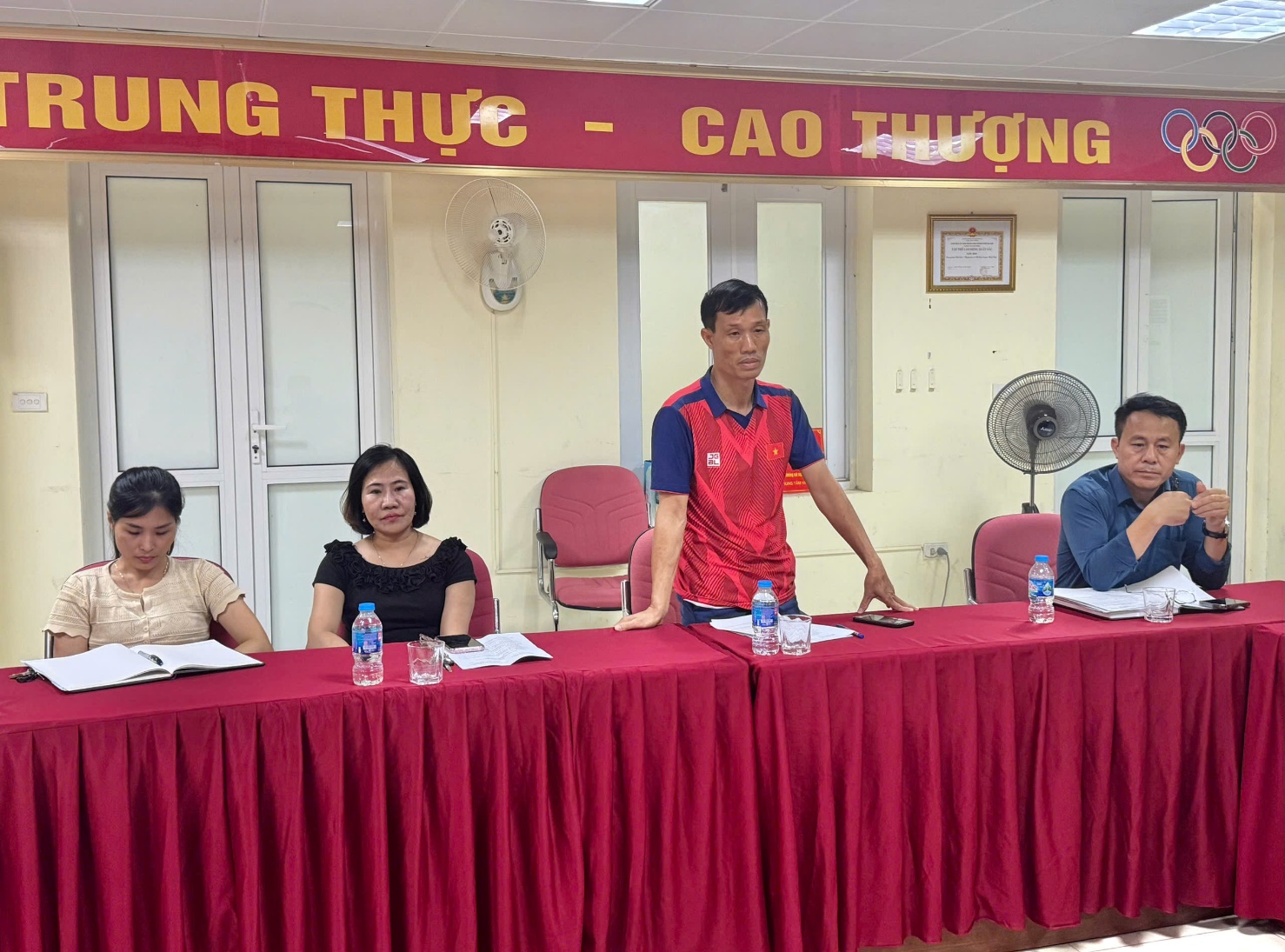 Đồng chí Đồng Thị Nga – Uỷ viên BTV, Phó Chủ tịch UBND xã Hoài Đức làm việc với Trung tâm VH-TT&TT xã Hoài Đức- Ảnh 4.