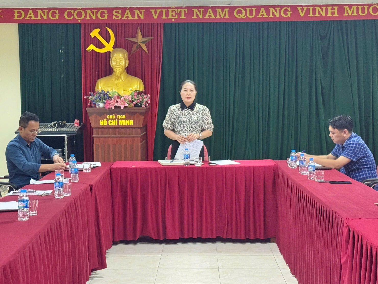 Đồng chí Đồng Thị Nga – Uỷ viên BTV, Phó Chủ tịch UBND xã Hoài Đức làm việc với Trung tâm VH-TT&TT xã Hoài Đức- Ảnh 5.