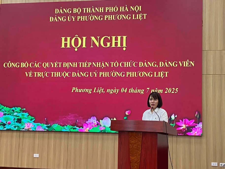 Đảng ủy, HĐND, UBND, Ủy ban MTTQVN phường Phương Liệt tổ chức Hội nghị công bố các Quyết định tiếp nhận tổ chức đảng, đảng viên- Ảnh 2.