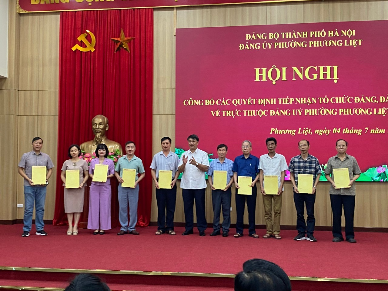 Đảng ủy, HĐND, UBND, Ủy ban MTTQVN phường Phương Liệt tổ chức Hội nghị công bố các Quyết định tiếp nhận tổ chức đảng, đảng viên- Ảnh 3.