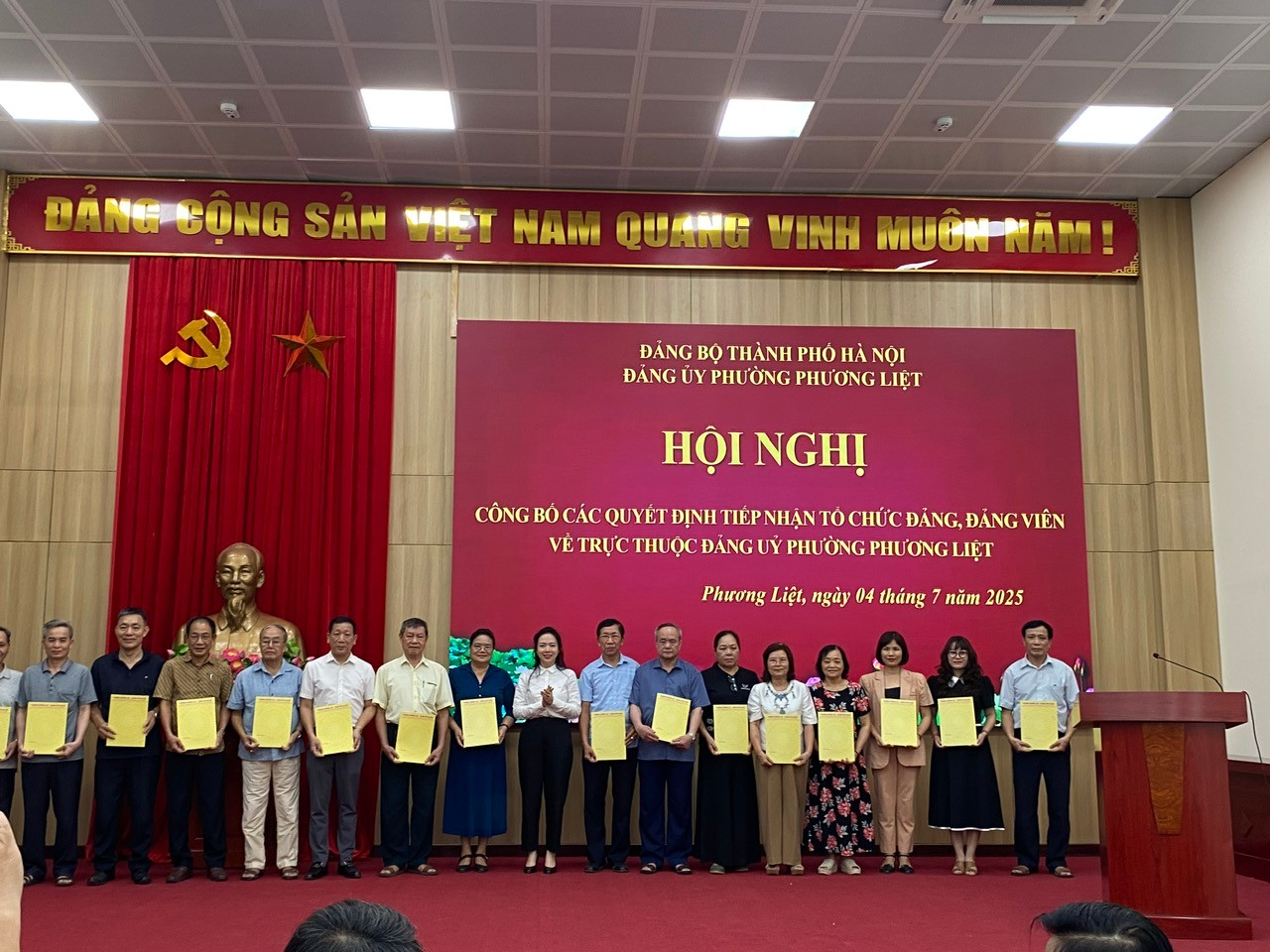 Đảng ủy, HĐND, UBND, Ủy ban MTTQVN phường Phương Liệt tổ chức Hội nghị công bố các Quyết định tiếp nhận tổ chức đảng, đảng viên- Ảnh 4.