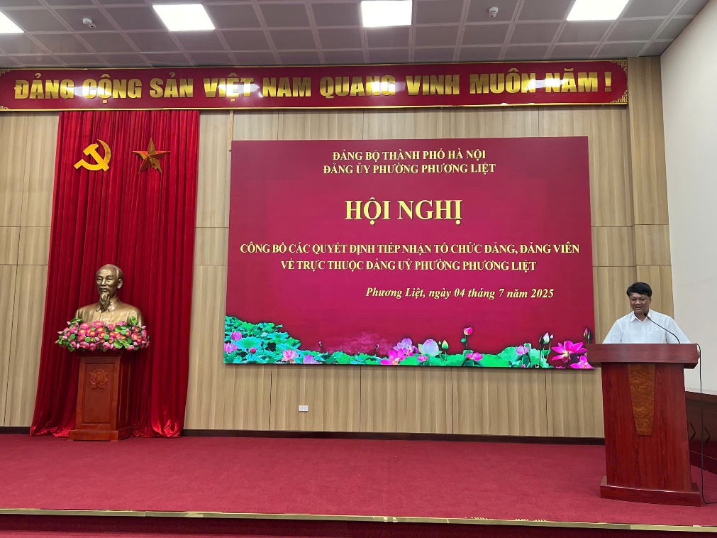 Đảng ủy, HĐND, UBND, Ủy ban MTTQVN phường Phương Liệt tổ chức Hội nghị công bố các Quyết định tiếp nhận tổ chức đảng, đảng viên- Ảnh 6.