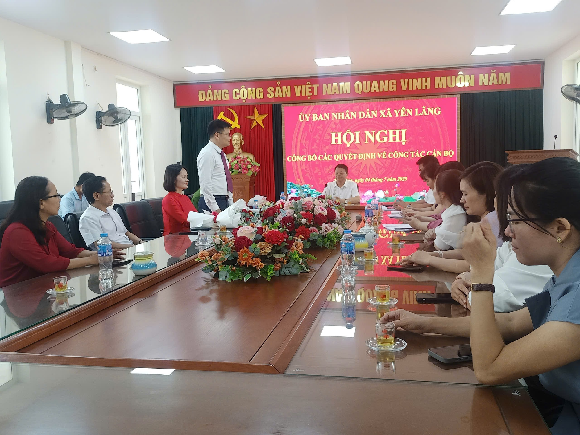 ỦY BAN NHÂN DÂN XÃ YÊN LÃNG CÔNG BỐ QUYẾT ĐỊNH VỀ VIỆC THÀNH LẬP TRẠM Y TẾ XÃ VÀ CÔNG TÁC CÁN BỘ.

- Ảnh 1.