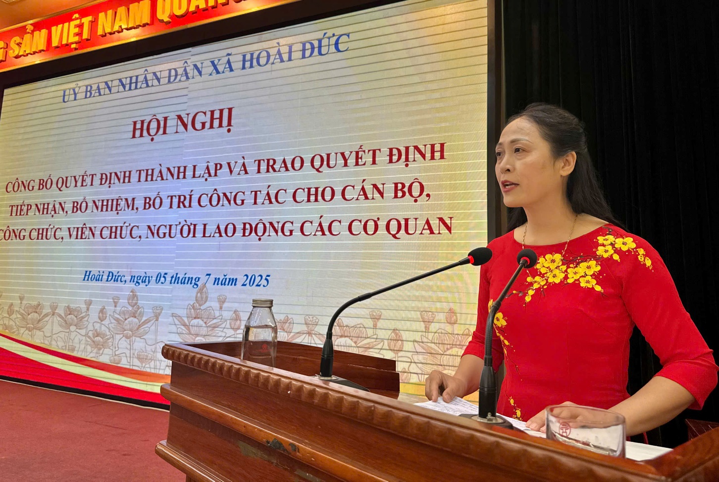 UBND xã Hoài Đức công bố các Quyết định tiếp nhận, bổ nhiệm, bố trí công tác cho cán bộ, công chức, viên chức, người lao động các cơ quan- Ảnh 11.