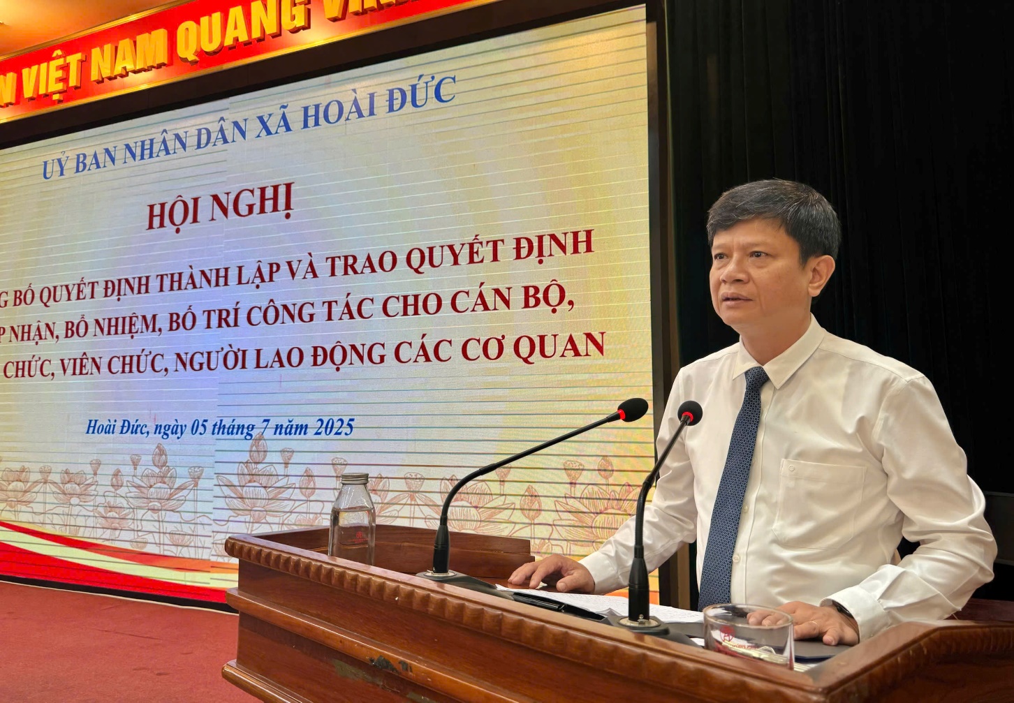 UBND xã Hoài Đức công bố các Quyết định tiếp nhận, bổ nhiệm, bố trí công tác cho cán bộ, công chức, viên chức, người lao động các cơ quan- Ảnh 12.