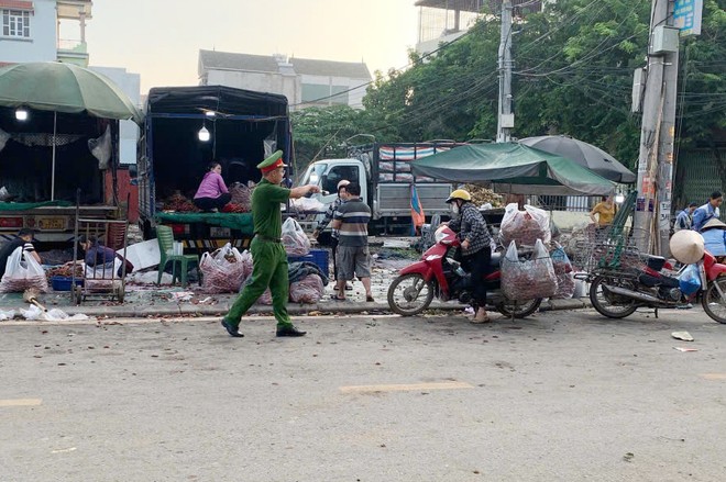 Công an xã Tiến Thắng: Đồng loạt triển khai các nhiệm vụ đảm bảo an ninh trật tự, hỗ trợ nhân dân giải quyết thủ tục hành chính- Ảnh 3.