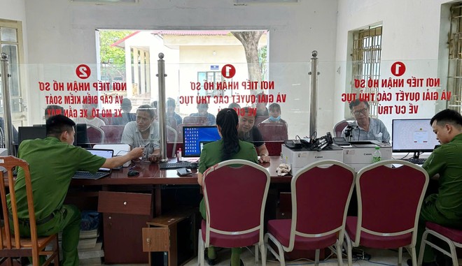 Công an xã Tiến Thắng: Đồng loạt triển khai các nhiệm vụ đảm bảo an ninh trật tự, hỗ trợ nhân dân giải quyết thủ tục hành chính- Ảnh 2.