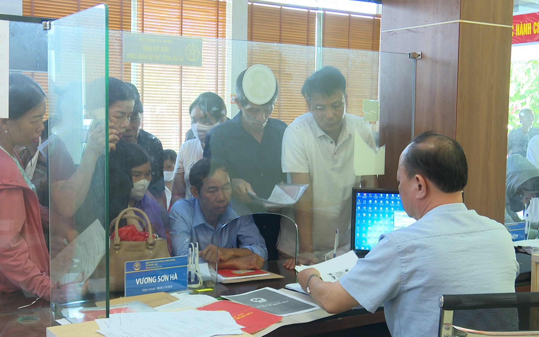 Xã Quốc Oai: NỖ LỰC NÂNG CAO SỰ HÀI LÒNG CỦA NGƯỜI DÂN ĐỐI VỚI DỊCH VỤ HÀNH CHÍNH CÔNG