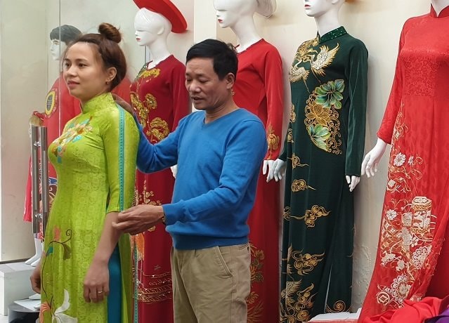 “Người Trạch Xá đưa áo dài Việt vươn xa”- Ảnh 1.