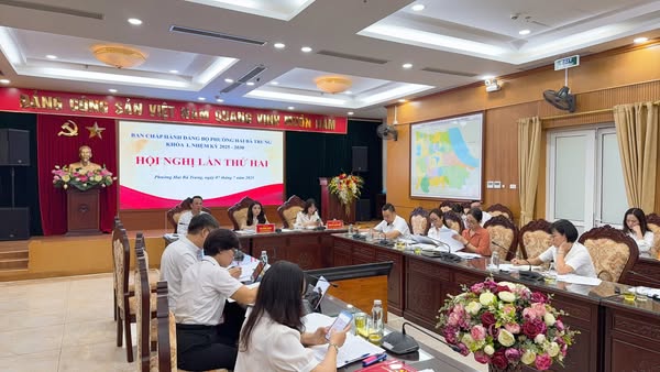 Ban Chấp hành Đảng ủy phường Hai Bà Trưng tổ chức hội nghị Ban Chấp hành lần thứ hai.- Ảnh 4.
