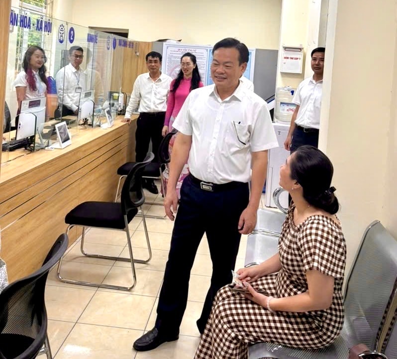 Phường Hồng Hà: Mỗi cán bộ phải là một “người phục vụ tận tâm”- Ảnh 4.