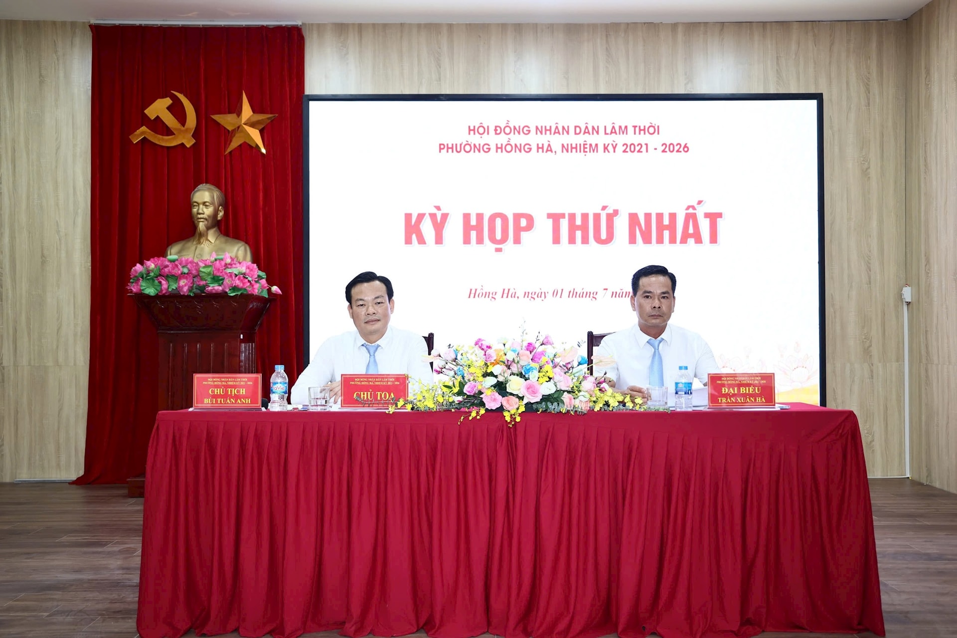 Phường Hồng Hà: Mỗi cán bộ phải là một “người phục vụ tận tâm”- Ảnh 1.