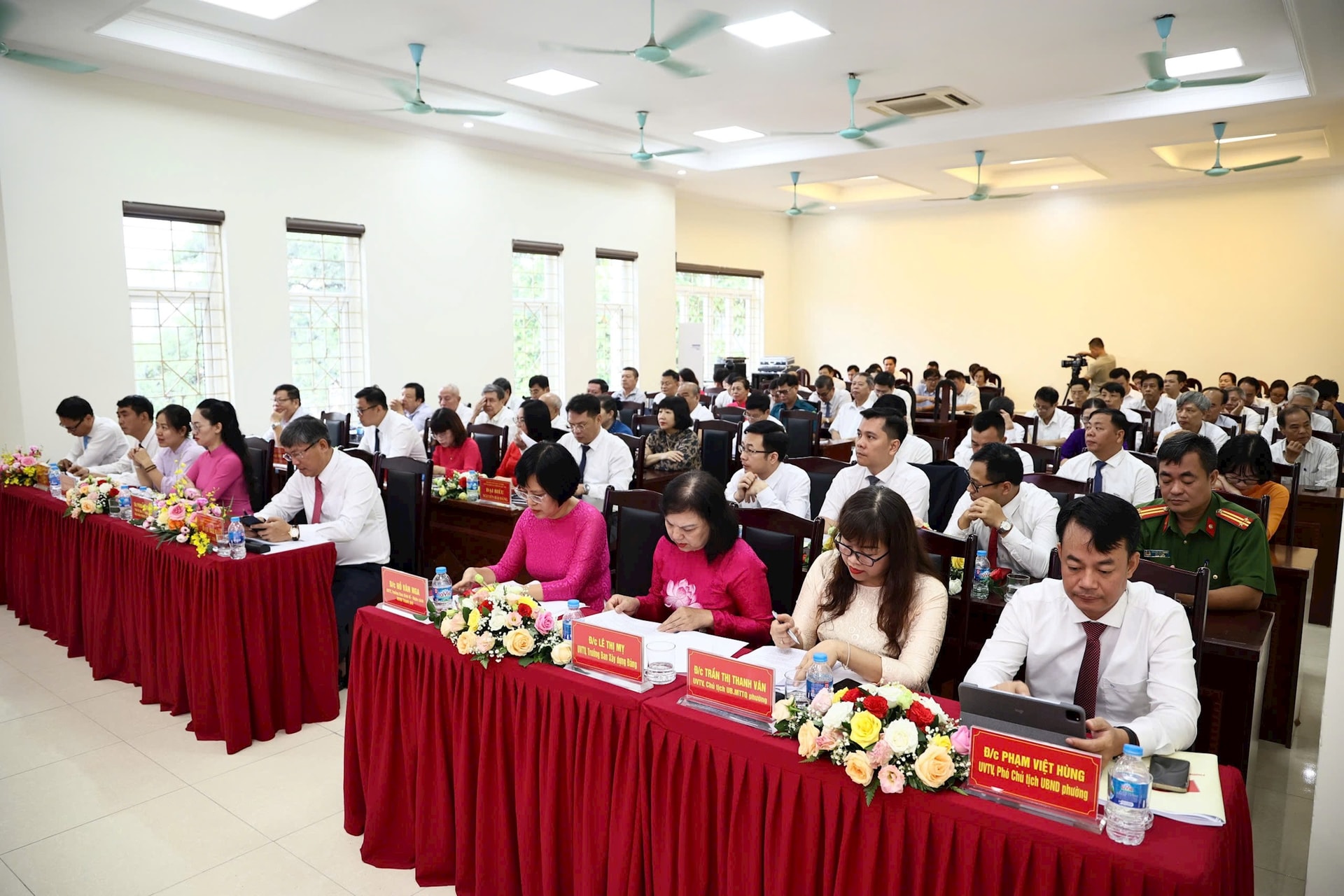 Phường Hồng Hà: Mỗi cán bộ phải là một “người phục vụ tận tâm”- Ảnh 2.