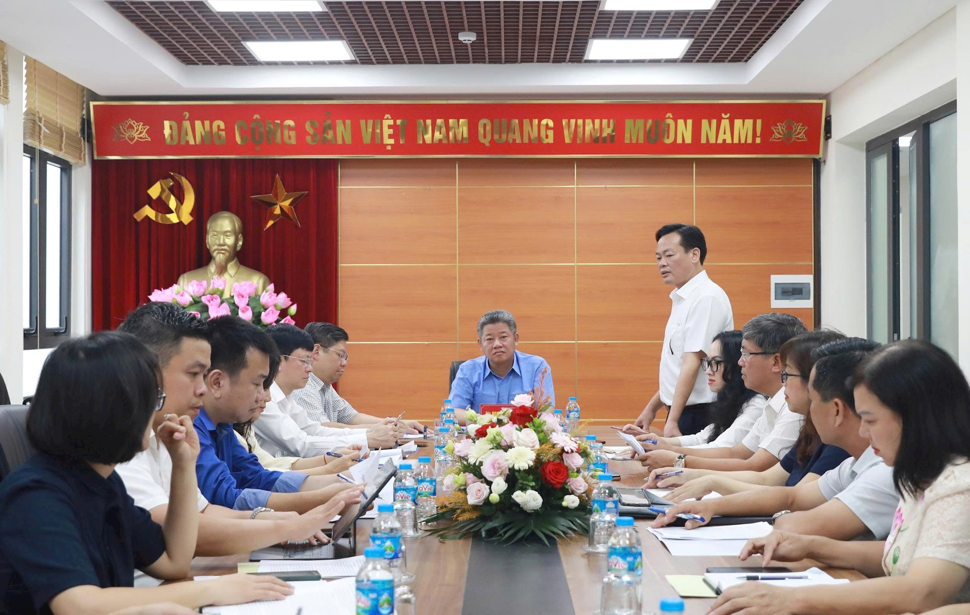 Khắc phục khó khăn, bảo đảm phục vụ tốt nhất cho người dân, doanh nghiệp- Ảnh 4.