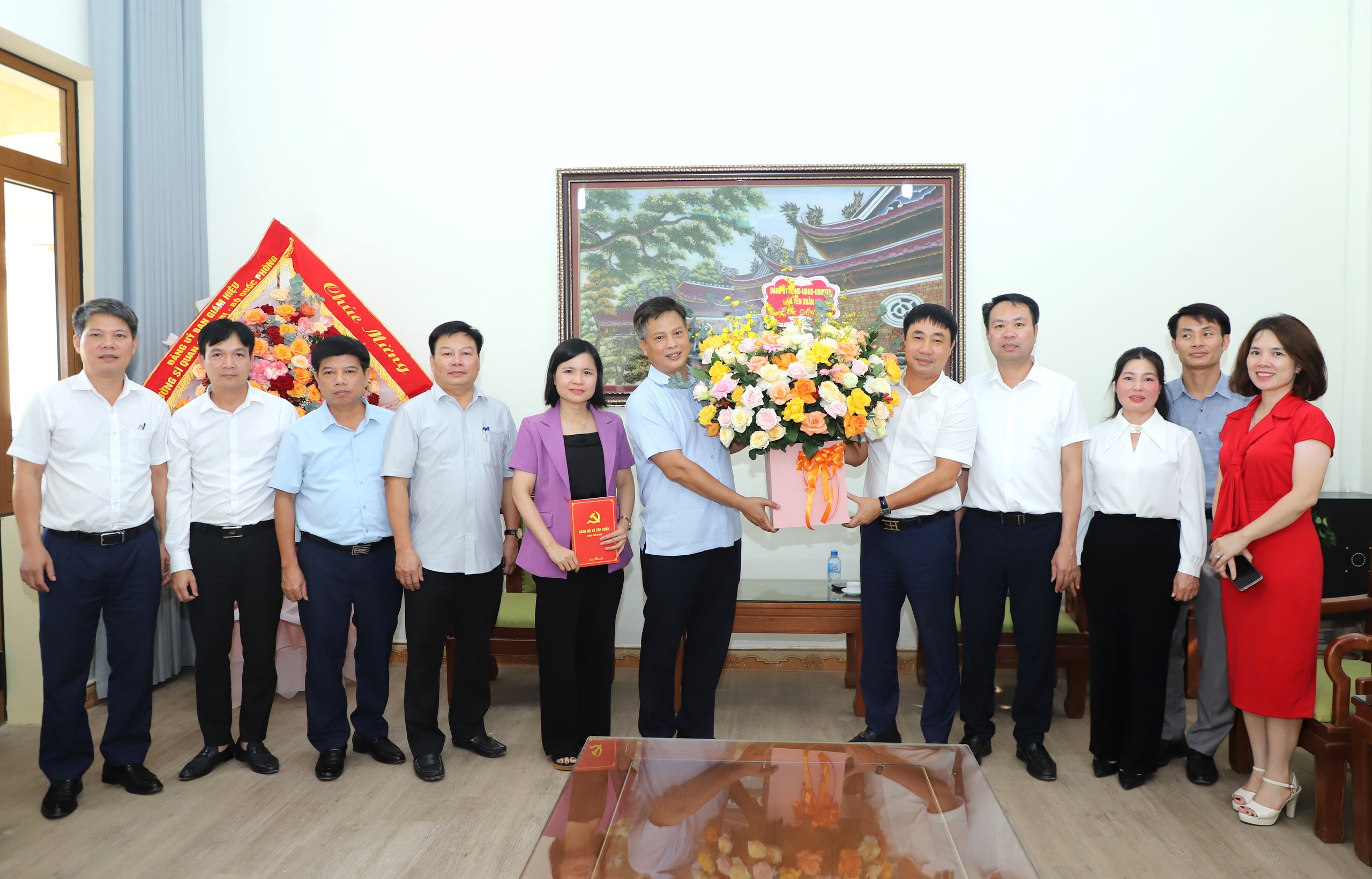 Lãnh đạo xã Yên Xuân thăm, chúc mừng các xã mới- Ảnh 6.