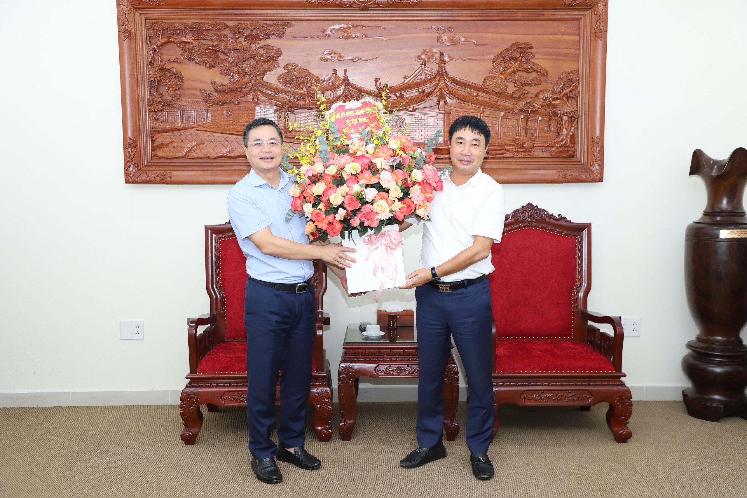 Lãnh đạo xã Yên Xuân thăm, chúc mừng các xã mới- Ảnh 1.