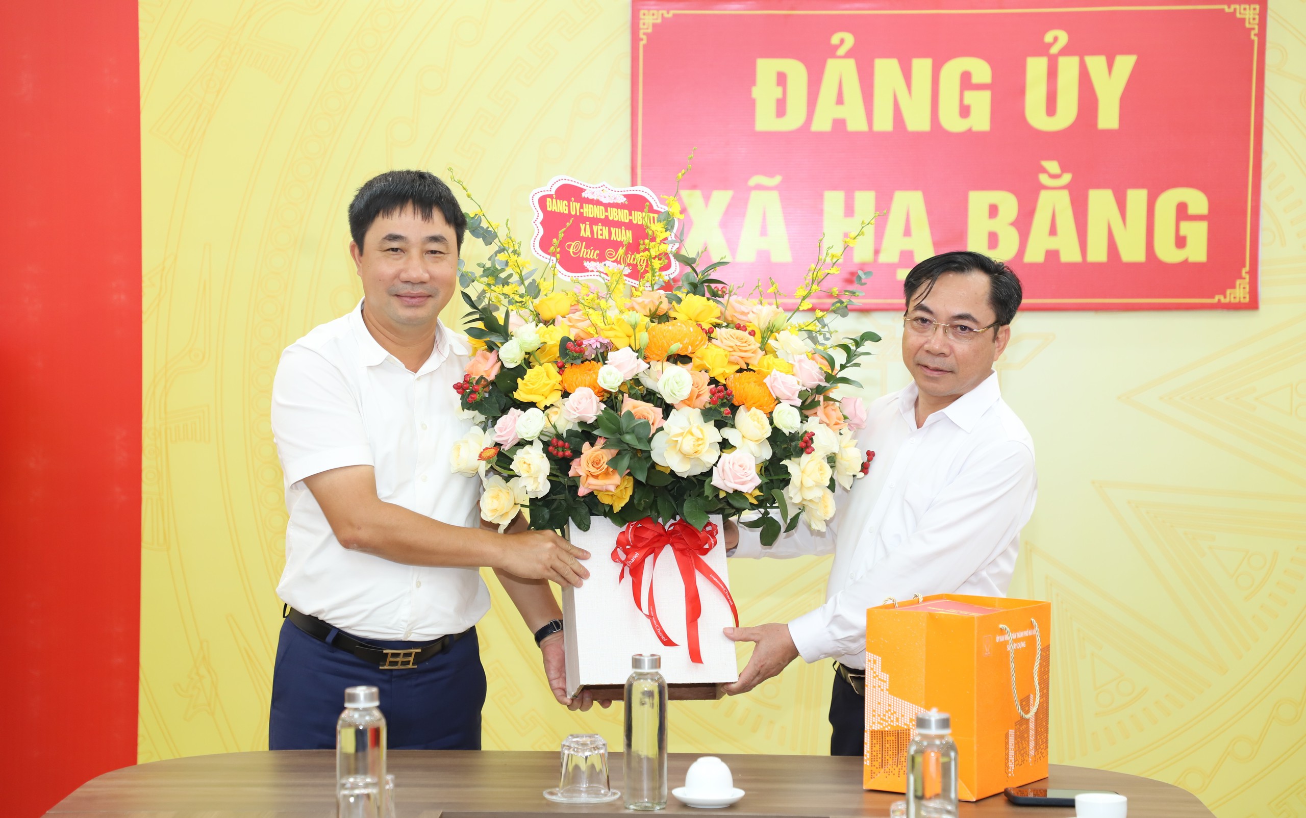 Lãnh đạo xã Yên Xuân thăm, chúc mừng các xã mới- Ảnh 4.
