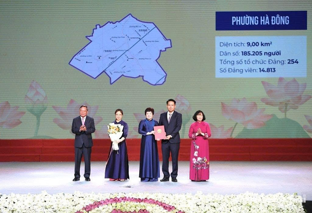 Kiện toàn các chức danh lãnh đạo chủ chốt xã Tây Phương và phường Hà Đông nhiệm kỳ 2021 - 2026- Ảnh 2.