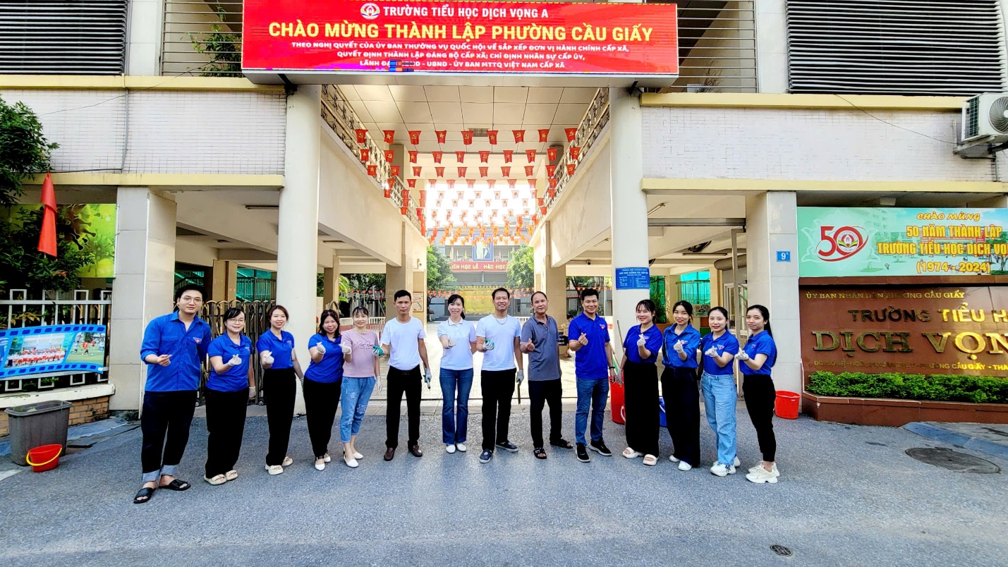 TRƯỜNG TIỂU HỌC DỊCH VỌNG A CHUNG TAY VÌ MỘT MÔI TRƯỜNG XANH - SẠCH - ĐẸP- Ảnh 1.