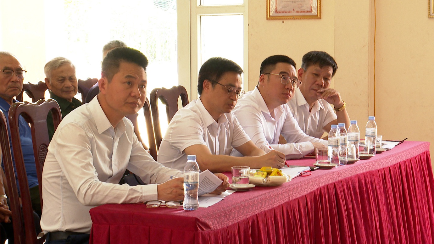 Đồng chí Bí thư Đảng uỷ xã Phú Xuyên dự sinh hoạt chi bộ tại thôn Vạn Điểm- Ảnh 2.