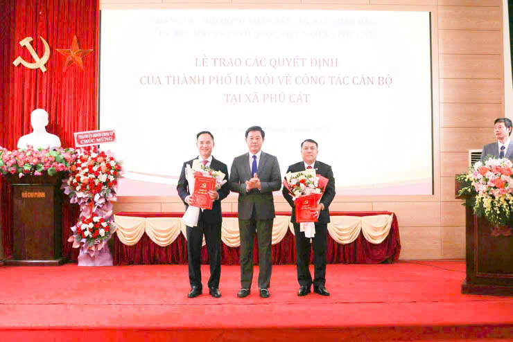 Hà Nội chỉ định các chức danh lãnh đạo UBND xã Hòa Phú và UBND xã Phú Cát, nhiệm kỳ 2021 - 2026- Ảnh 2.