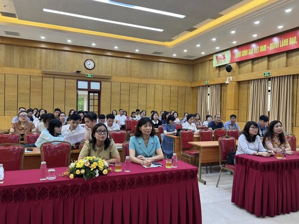 Cán bộ, công chức Cơ quan Đảng phường Hoàn Kiếm dự Hội nghị tập huấn Phần mềm quản lý văn bản và điều hành Thành phố- Ảnh 1.