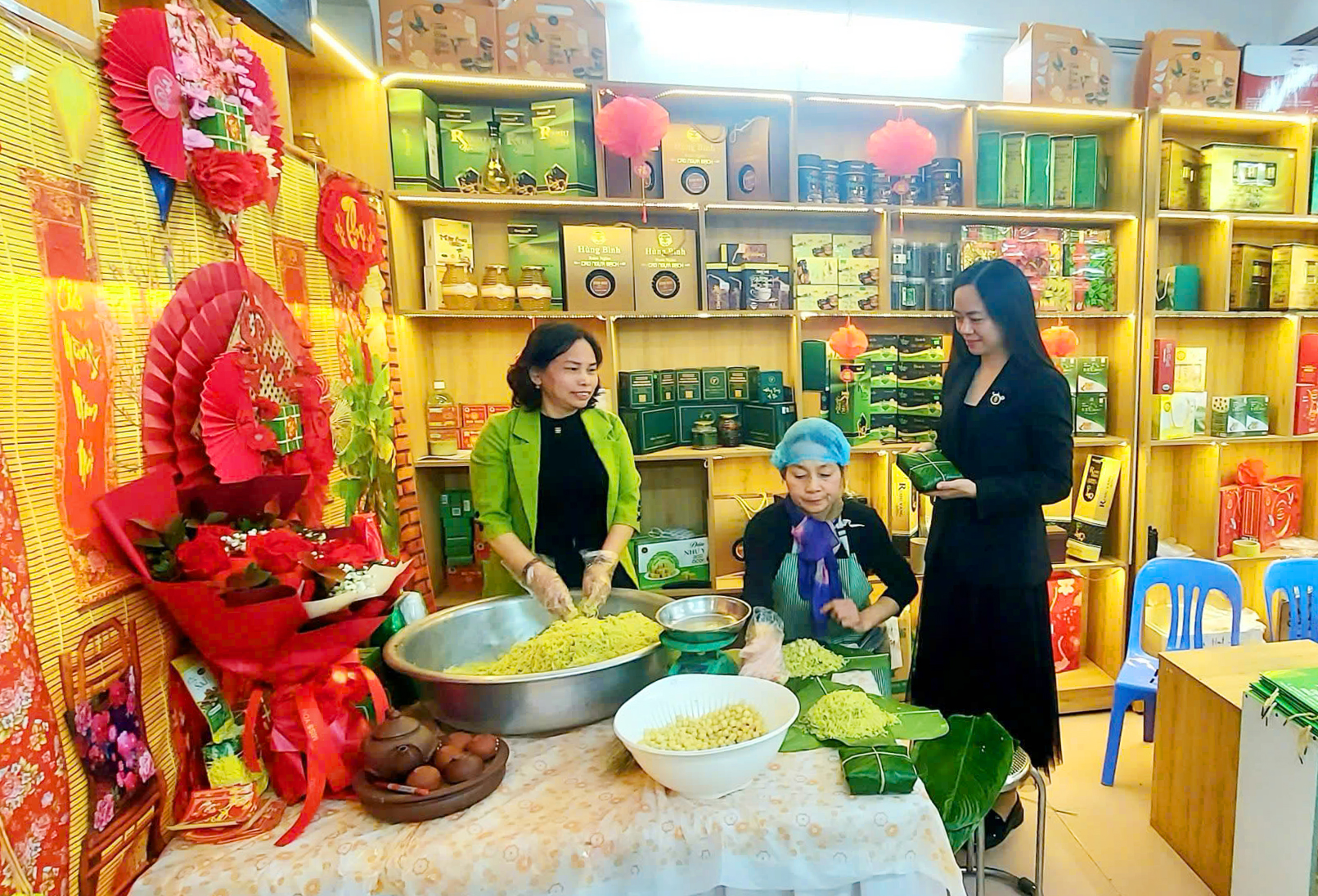 Nguồn vốn tín dụng chính sách: “Đòn bẩy” phát triển sản phẩm OCOP và làng nghề Hà Nội- Ảnh 1.