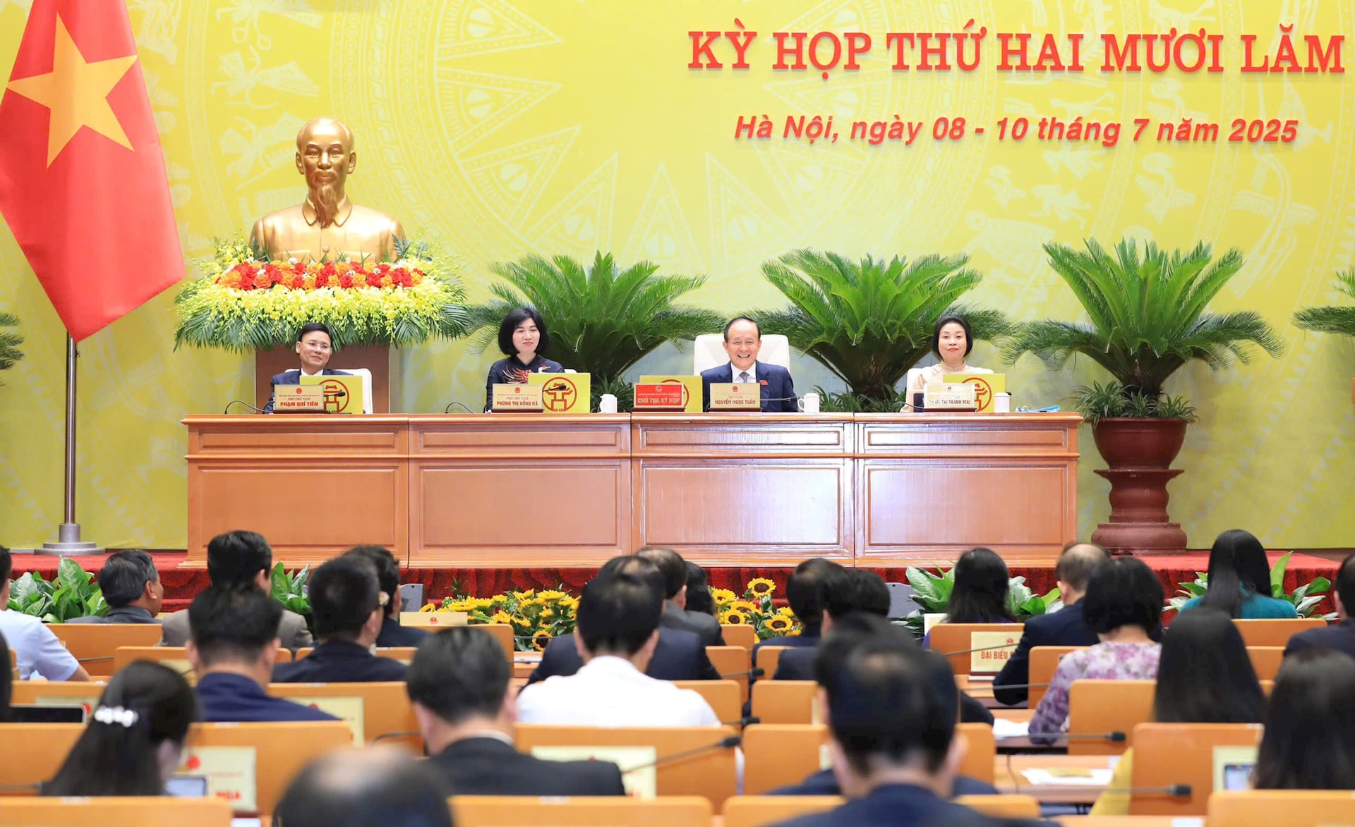 Khai mạc Kỳ họp thứ hai mươi lăm, HĐND thành phố Hà Nội khóa XVI- Ảnh 11.
