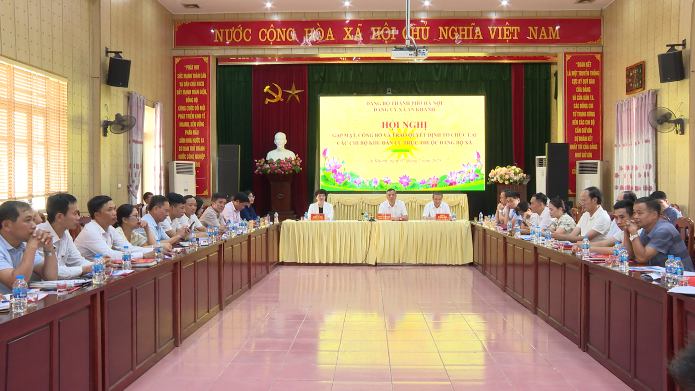 Đảng ủy xã An Khánh gặp mặt, công bố và trao Quyết định tiếp nhận các chi bộ khu dân cư trực thuộc Đảng bộ xã- Ảnh 3.