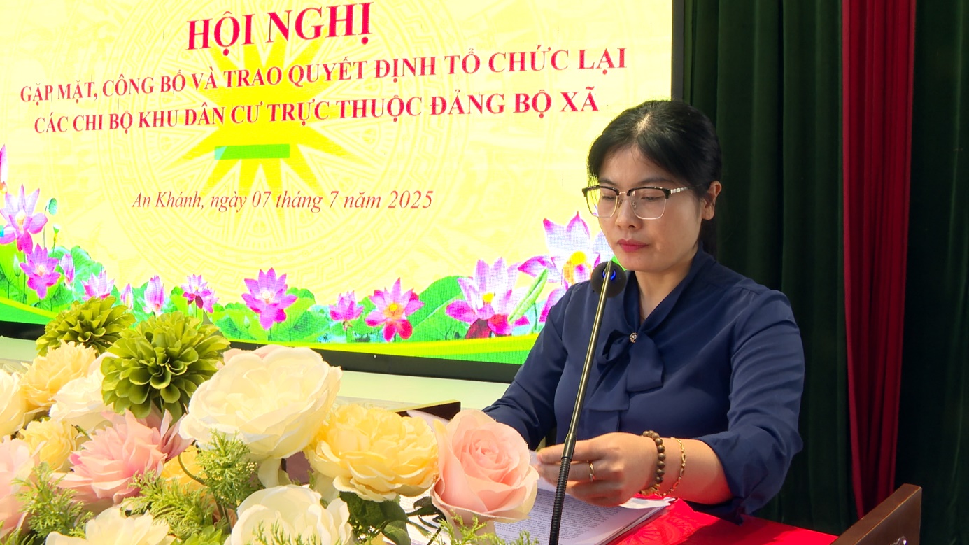 Đảng ủy xã An Khánh gặp mặt, công bố và trao Quyết định tiếp nhận các chi bộ khu dân cư trực thuộc Đảng bộ xã- Ảnh 5.